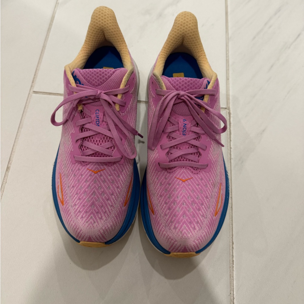 Hokas
